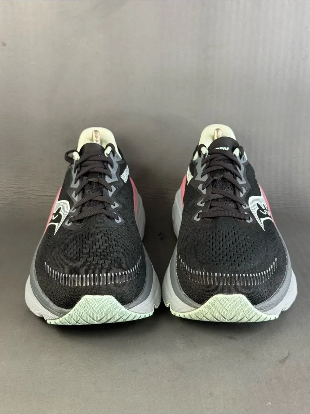 Saucony Women's Guide 19 running athletic sneaker shoes size 11